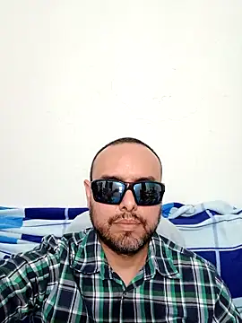 Snapshot of ElSunEagle chatting on 05-31-26, 02:31 ElSunEagle online show from 05-31-26, 02:31