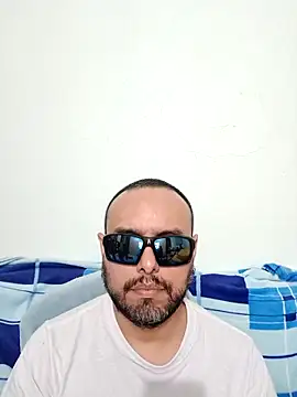 Snapshot of ElSunEagle chatting on 06-06-26, 02:38 ElSunEagle online show from 06-06-26, 02:38