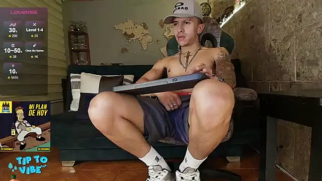 Snapshot of rogert_xx chatting on 02-10-26, 01:43 rogert xx online show from 02-10-26, 01:43