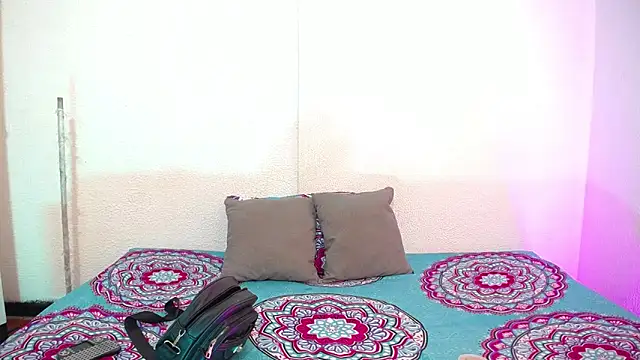 Snapshot of _joanne_and_oliver_ chatting on 12-14-25, 03:39 joanne and oliver online show from 12-14-25, 03:39