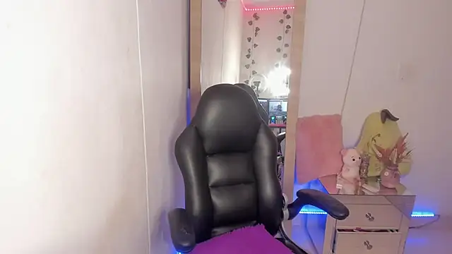 Snapshot of hellensexy chatting on 12-29-24, 03:57 hellensexy online show from 12-29-24, 03:57