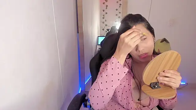 Snapshot of hellensexy chatting on 01-14-25, 10:02 hellensexy online show from 01-14-25, 10:02