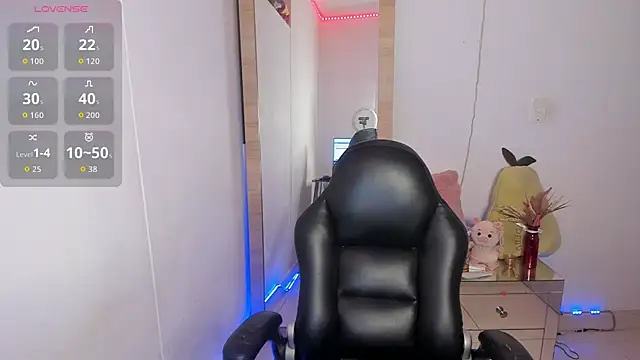 Snapshot of hellensexy chatting on 09-19-25, 08:42 hellensexy online show from 09-19-25, 08:42