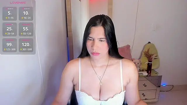Snapshot of hellensexy chatting on 04-13-26, 11:21 hellensexy online show from 04-13-26, 11:21