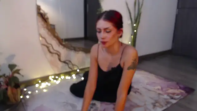 Snapshot of chloebritto chatting on 02-11-25, 07:05 chloebritto online show from 02-11-25, 07:05