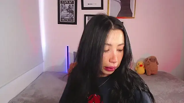 Snapshot of lilyy_evanss chatting on 03-21-25, 10:06 lilyy evanss online show from 03-21-25, 10:06
