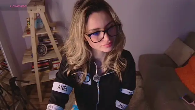 Snapshot of Lucy_Princes chatting on 02-11-25, 05:16 Lucy Princes online show from 02-11-25, 05:16