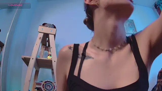 Snapshot of Lucy_Princes chatting on 02-26-25, 05:20 Lucy Princes online show from 02-26-25, 05:20