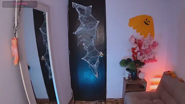 Snapshot of Lucy_Princes chatting on 10-28-25, 07:12 Lucy Princes online show from 10-28-25, 07:12