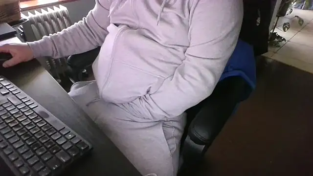 Snapshot of IrishCock30 chatting on 12-31-24, 11:09 IrishCock30 online show from 12-31-24, 11:09