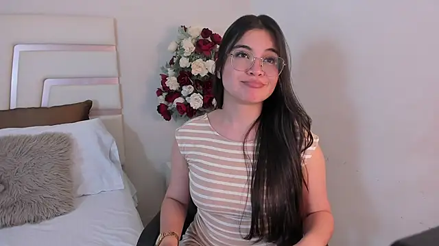 Snapshot of CamilaSofiia chatting on 02-04-25, 10:34 CamilaSofiia online show from 02-04-25, 10:34
