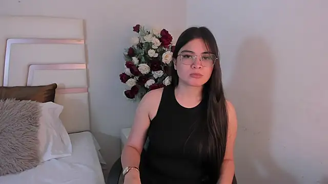Snapshot of CamilaSofiia chatting on 02-05-25, 07:42 CamilaSofiia online show from 02-05-25, 07:42