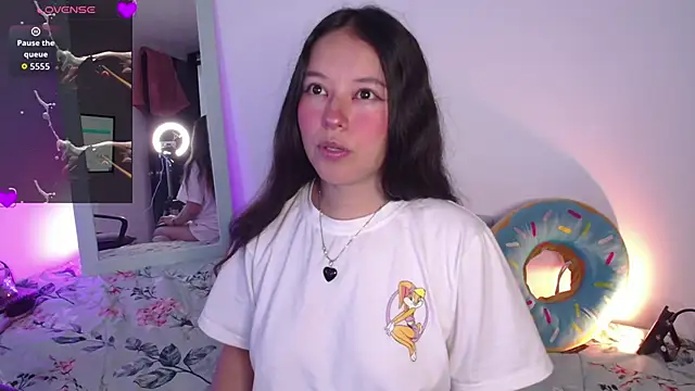 Snapshot of Lexie_Thompson10 chatting on 10-25-25, 05:40 Lexie Thompson10 online show from 10-25-25, 05:40