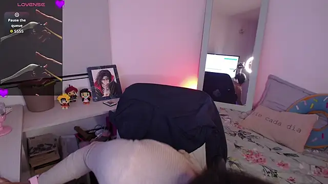 Snapshot of Lexie_Thompson10 chatting on 11-19-25, 12:32 Lexie Thompson10 online show from 11-19-25, 12:32