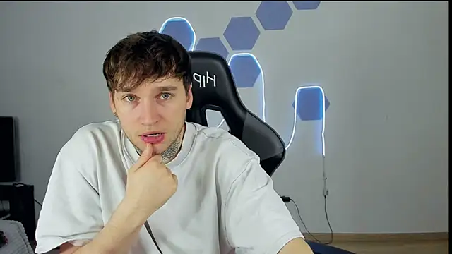 Snapshot of Chris_Tyson chatting on 12-03-24, 06:28 Chris Tyson online show from 12-03-24, 06:28