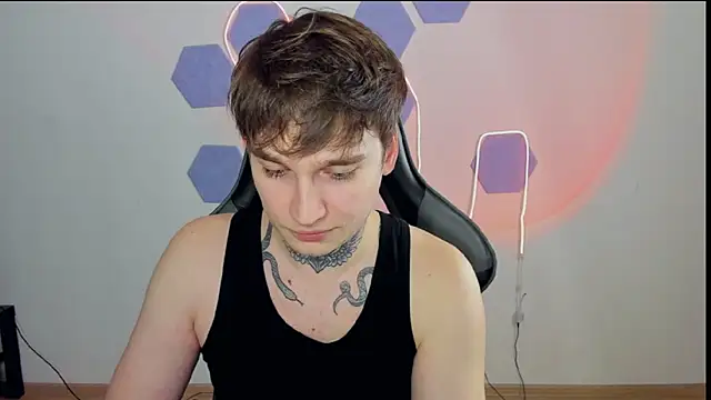 Snapshot of Chris_Tyson chatting on 12-04-24, 12:03 Chris Tyson online show from 12-04-24, 12:03