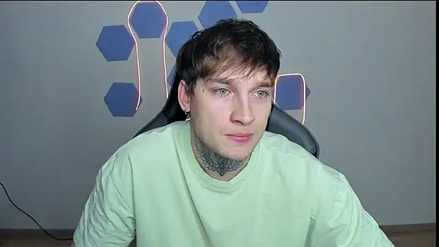 Snapshot of Chris_Tyson chatting on 12-06-24, 02:17 Chris Tyson online show from 12-06-24, 02:17