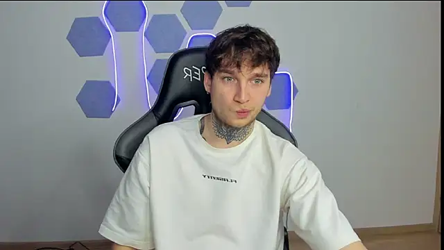 Snapshot of Chris_Tyson chatting on 12-19-24, 03:29 Chris Tyson online show from 12-19-24, 03:29