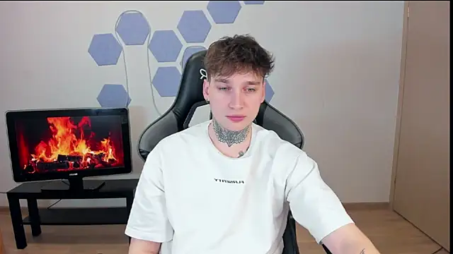 Snapshot of Chris_Tyson chatting on 01-04-25, 05:37 Chris Tyson online show from 01-04-25, 05:37