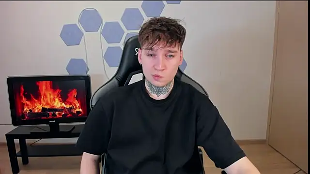 Snapshot of Chris_Tyson chatting on 01-05-25, 04:14 Chris Tyson online show from 01-05-25, 04:14