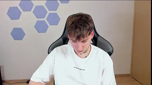 Snapshot of Chris_Tyson chatting on 01-06-25, 05:49 Chris Tyson online show from 01-06-25, 05:49