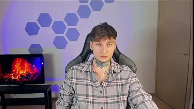 Snapshot of Chris_Tyson chatting on 01-09-25, 03:23 Chris Tyson online show from 01-09-25, 03:23