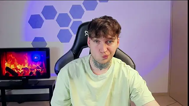 Snapshot of Chris_Tyson chatting on 02-02-25, 01:02 Chris Tyson online show from 02-02-25, 01:02