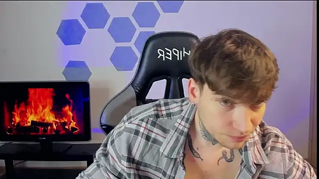 Snapshot of Chris_Tyson chatting on 02-03-25, 08:03 Chris Tyson online show from 02-03-25, 08:03