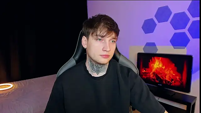 Snapshot of Chris_Tyson chatting on 02-06-25, 09:38 Chris Tyson online show from 02-06-25, 09:38