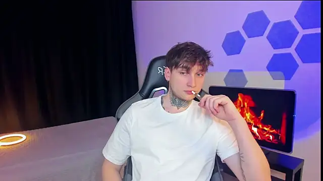 Snapshot of Chris_Tyson chatting on 02-09-25, 11:25 Chris Tyson online show from 02-09-25, 11:25