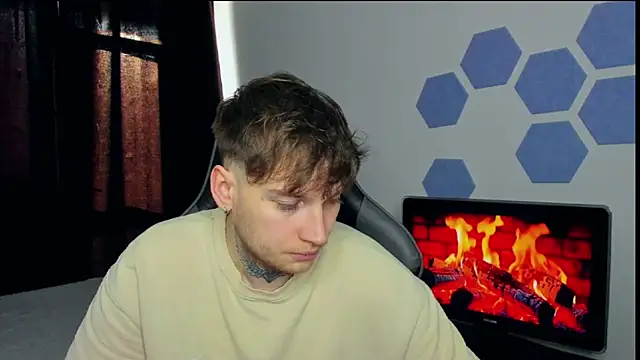 Snapshot of Chris_Tyson chatting on 02-18-25, 06:04 Chris Tyson online show from 02-18-25, 06:04