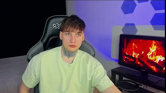 Snapshot of Chris_Tyson chatting on 02-22-25, 10:42 Chris Tyson online show from 02-22-25, 10:42