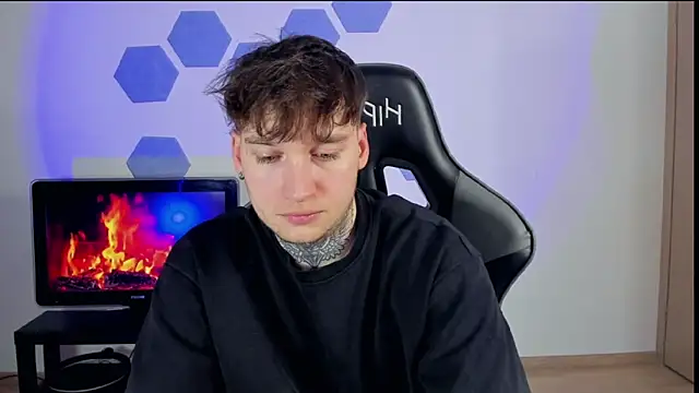 Snapshot of Chris_Tyson chatting on 03-01-25, 01:43 Chris Tyson online show from 03-01-25, 01:43