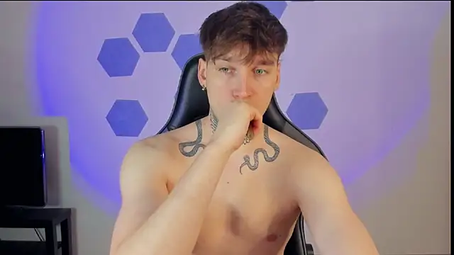 Snapshot of Chris_Tyson chatting on 03-04-25, 11:32 Chris Tyson online show from 03-04-25, 11:32