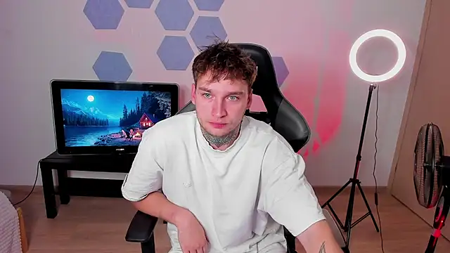 Snapshot of Chris_Tyson chatting on 09-08-25, 09:25 Chris Tyson online show from 09-08-25, 09:25