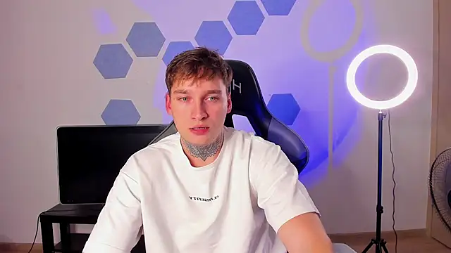 Snapshot of Chris_Tyson chatting on 09-11-25, 12:00 Chris Tyson online show from 09-11-25, 12:00