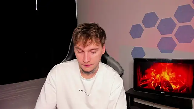 Snapshot of Chris_Tyson chatting on 10-04-25, 10:02 Chris Tyson online show from 10-04-25, 10:02