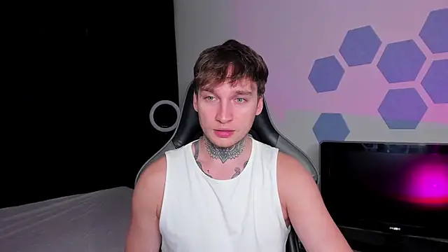 Snapshot of Chris_Tyson chatting on 10-06-25, 10:18 Chris Tyson online show from 10-06-25, 10:18