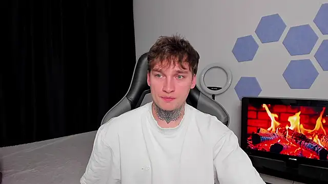 Snapshot of Chris_Tyson chatting on 10-09-25, 05:55 Chris Tyson online show from 10-09-25, 05:55