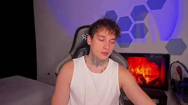 Snapshot of Chris_Tyson chatting on 10-16-25, 07:26 Chris Tyson online show from 10-16-25, 07:26