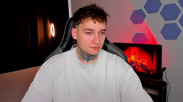 Snapshot of Chris_Tyson chatting on 11-25-25, 06:57 Chris Tyson online show from 11-25-25, 06:57