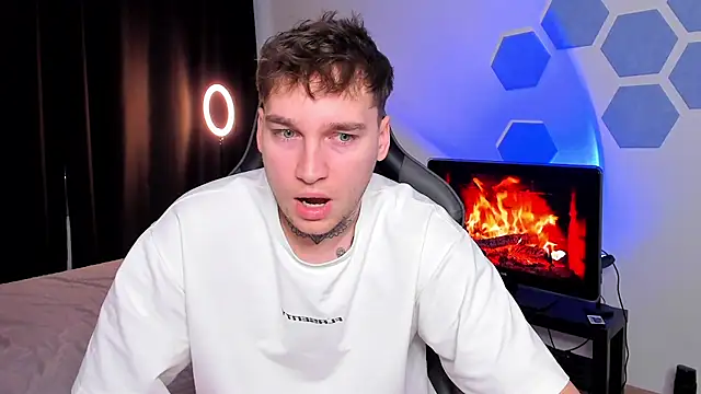 Snapshot of Chris_Tyson chatting on 12-05-25, 07:28 Chris Tyson online show from 12-05-25, 07:28