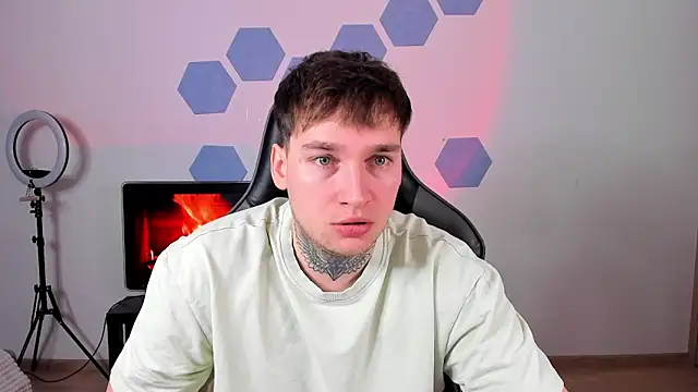 Chris Tyson online show from 12-17-25, 09:04