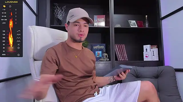 Snapshot of EdwardRoss_ chatting on 02-06-25, 08:13 EdwardRoss online show from 02-06-25, 08:13