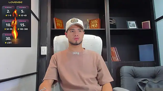 Snapshot of EdwardRoss_ chatting on 02-28-25, 09:44 EdwardRoss online show from 02-28-25, 09:44