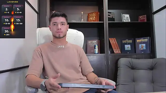 Snapshot of EdwardRoss_ chatting on 03-08-25, 09:29 EdwardRoss online show from 03-08-25, 09:29