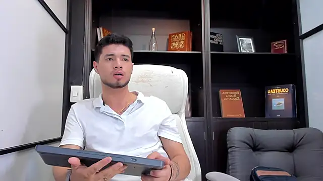 Snapshot of EdwardRoss_ chatting on 03-16-25, 06:34 EdwardRoss online show from 03-16-25, 06:34