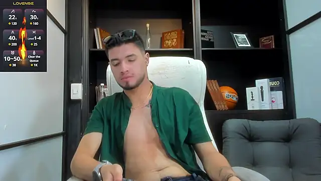 Snapshot of EdwardRoss_ chatting on 03-21-25, 08:08 EdwardRoss online show from 03-21-25, 08:08