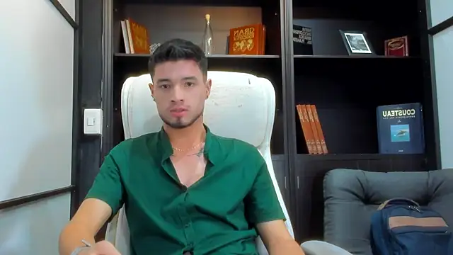 Snapshot of EdwardRoss_ chatting on 03-22-25, 12:04 EdwardRoss online show from 03-22-25, 12:04