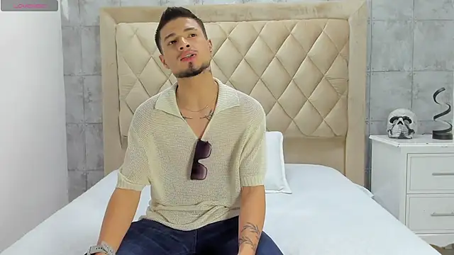 Snapshot of EdwardRoss_ chatting on 09-11-25, 06:19 EdwardRoss online show from 09-11-25, 06:19